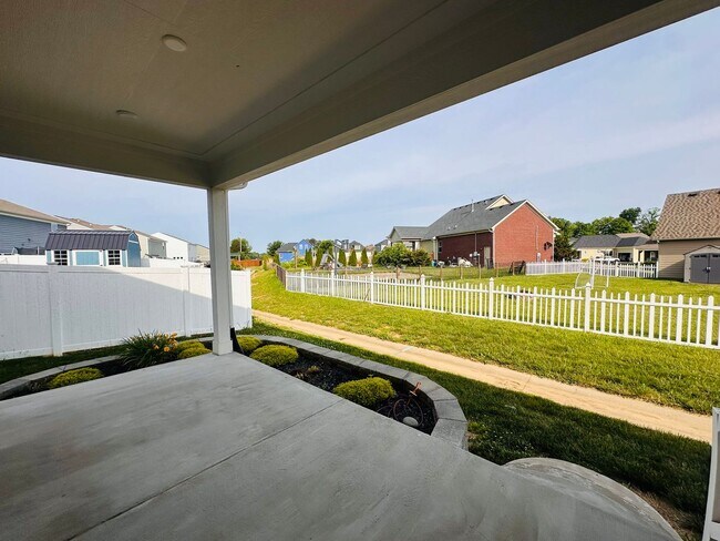 Building Photo - Contemporary Comfort Meets Convenience in Mt. Washington