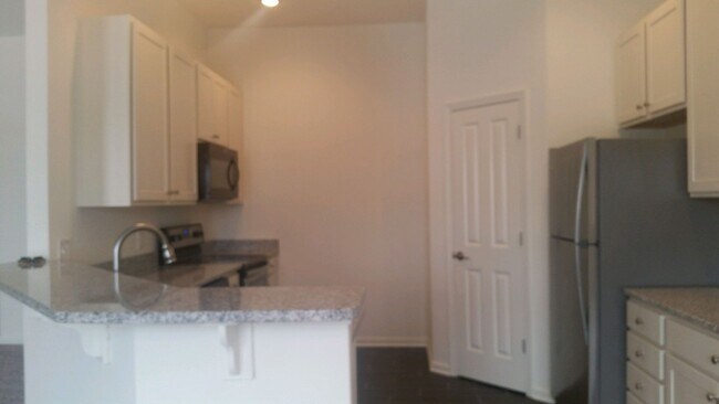 Building Photo - Bale Kenyon 6181