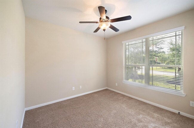 Building Photo - 2 Painted Post Pl