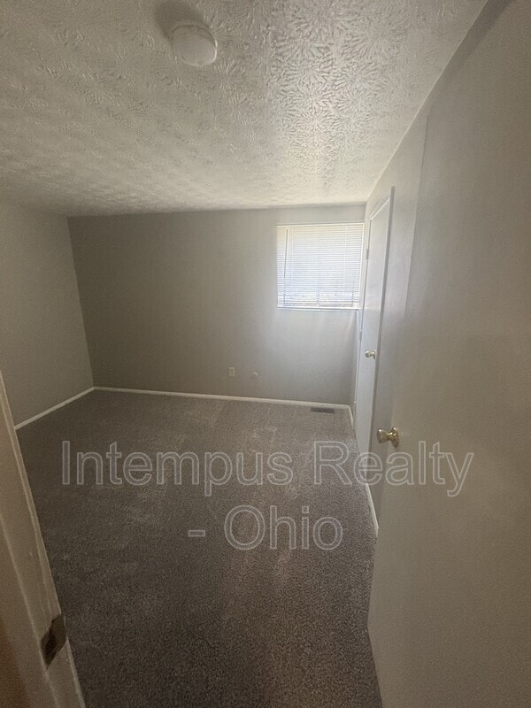 Building Photo - 10 King Arthur Ct