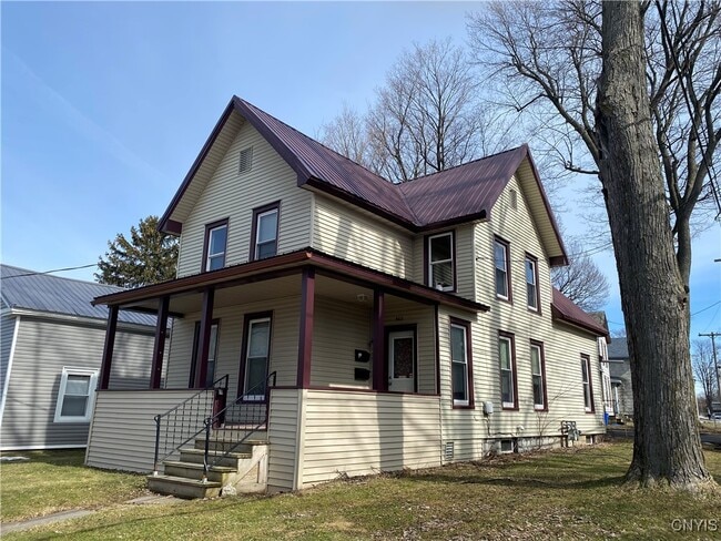 Primary Photo - 302 N Rutland St