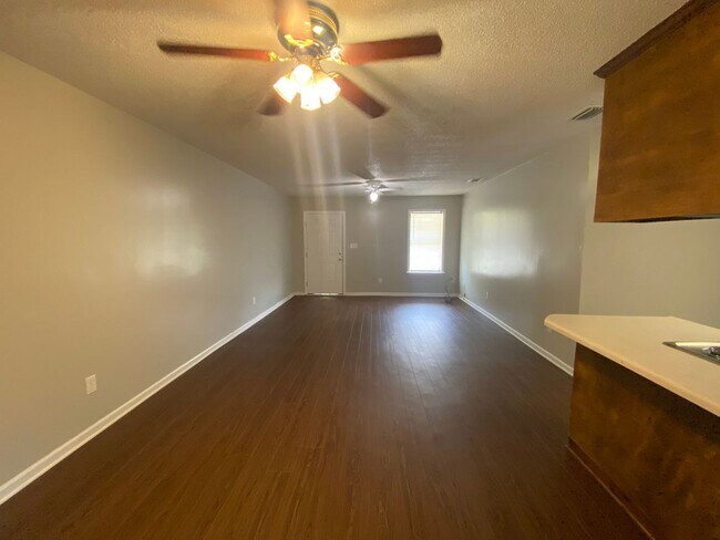 Building Photo - 6107 Vinnie Dr