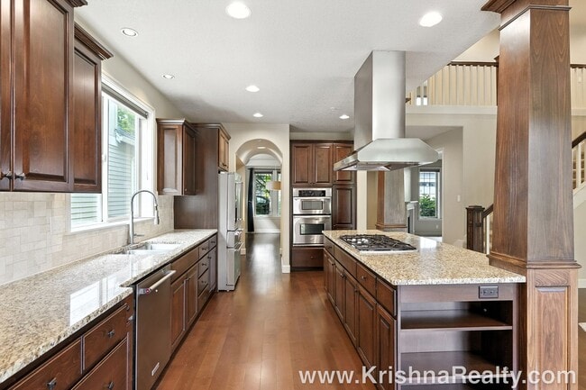 Building Photo - Gorgeous 6 BD* 3 BA* Single Family Home Located In Charming Arbor Meadows In Portland! **Minutes ...