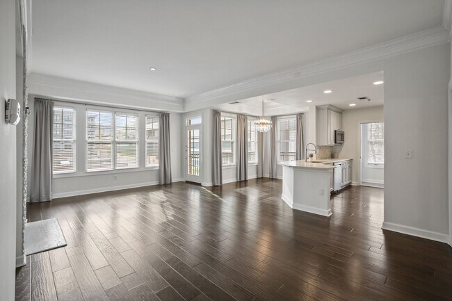 Building Photo - 2 Bedroom Unit in Midtown Neighborhood of Atlanta