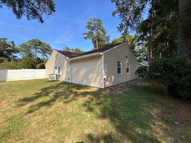 Building Photo - Charming 3-Bedroom Ranch on Oversized Corn...