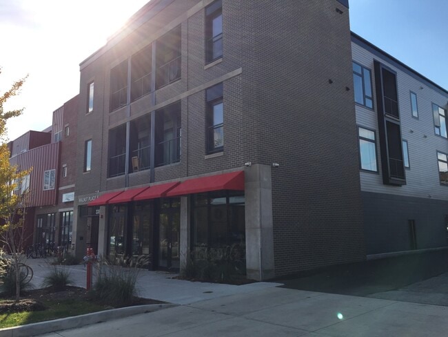 Building Photo - Walnut Place II - 338 S. Walnut St.