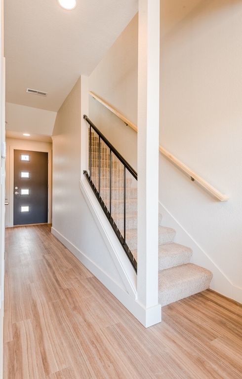 Building Photo - Olympic Townhomes