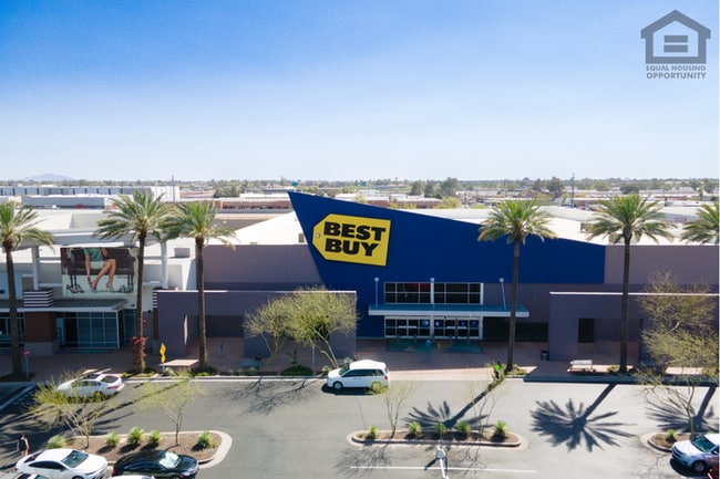 Building Photo - 3Bed/2.5Bath Condo at Priest Dr/Rio Salado Pkwy! -- ATTACHED 3-CAR GARAGE!