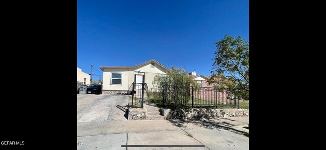 Primary Photo - 3337 Monroe Ave