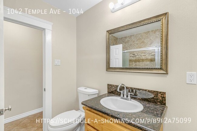 Building Photo - Beautiful newly remodeled 2 Bed + 2 Bath H...