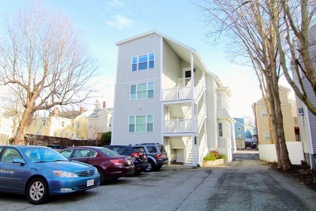 Building Photo - 162 Bridge St