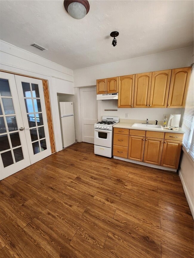 Building Photo - 315 Eucalyptus St