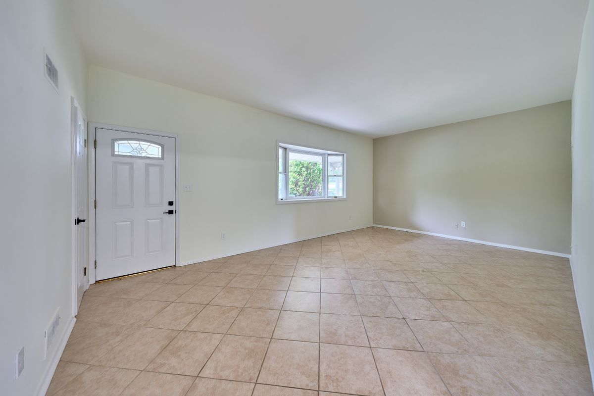 Building Photo - 2924 Gracefield Rd