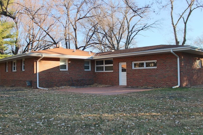 Building Photo - 7036 Willow Ln