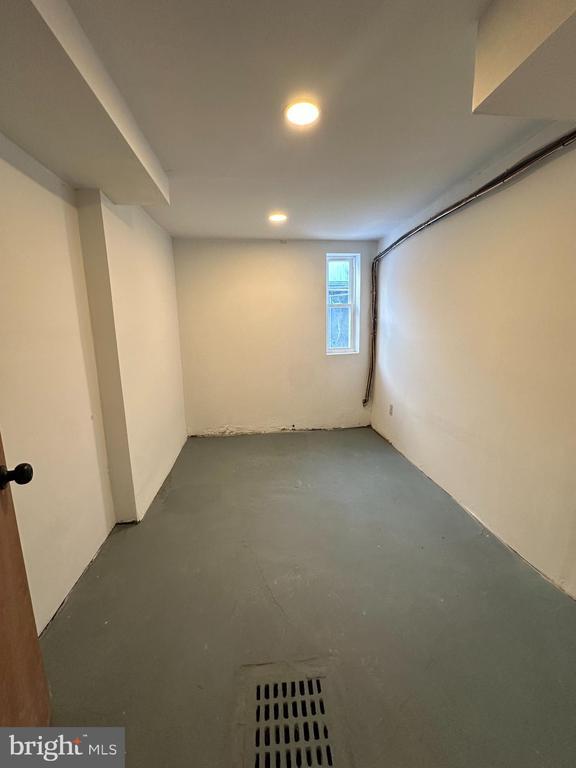 Building Photo - 3750 L St