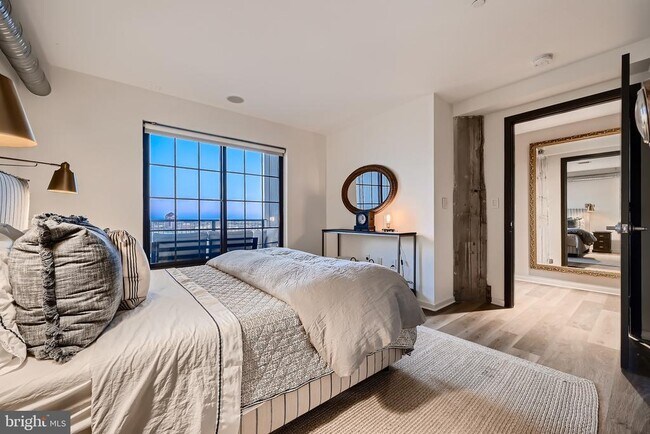 Building Photo - 1200 Steuart St