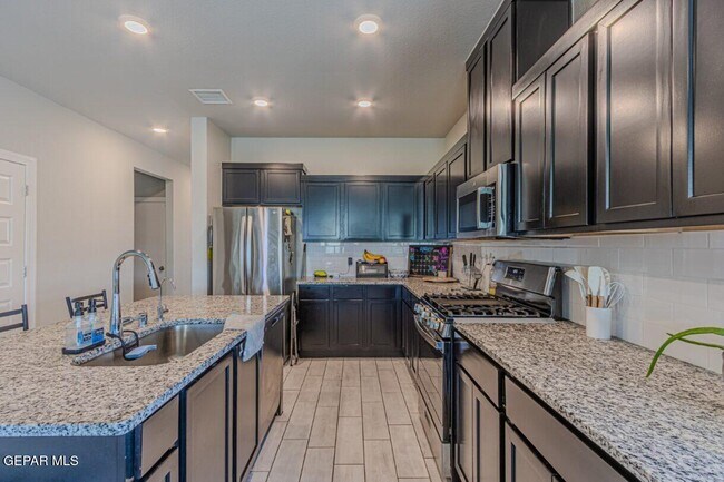 Building Photo - 11102 Blazing Star Pl