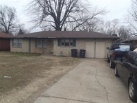 Building Photo - 2705 W Oklahoma Ave