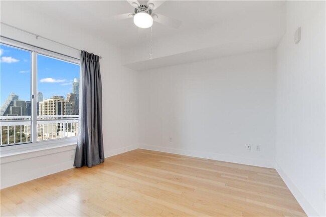 Building Photo - 603 Davis St