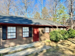 Building Photo - Adorable 3 Bedroom home Convenient to Downtown Durham