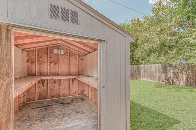 Building Photo - 13126 Townwood Dr