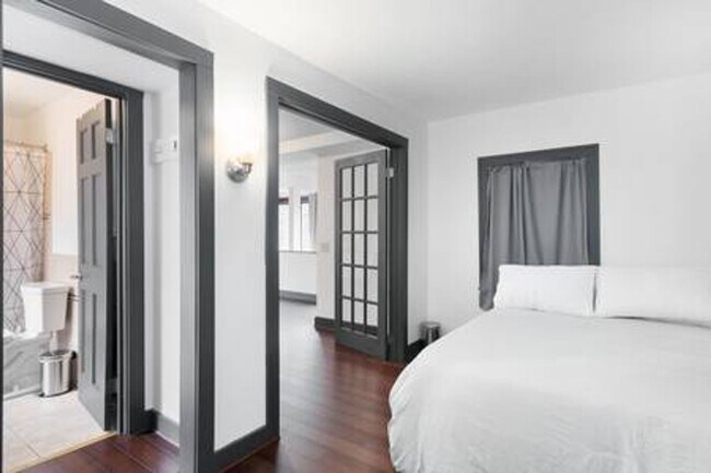 Building Photo - Capital Lakehouse