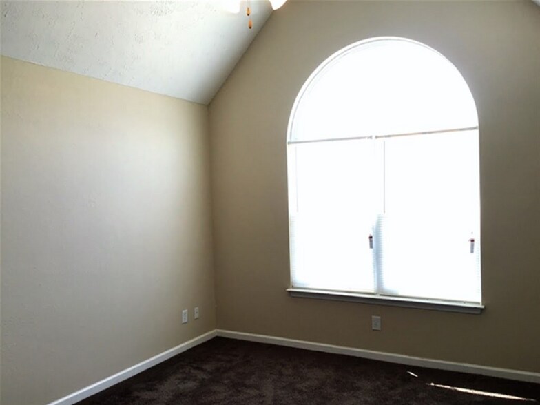 Building Photo - 601 Nixon Way