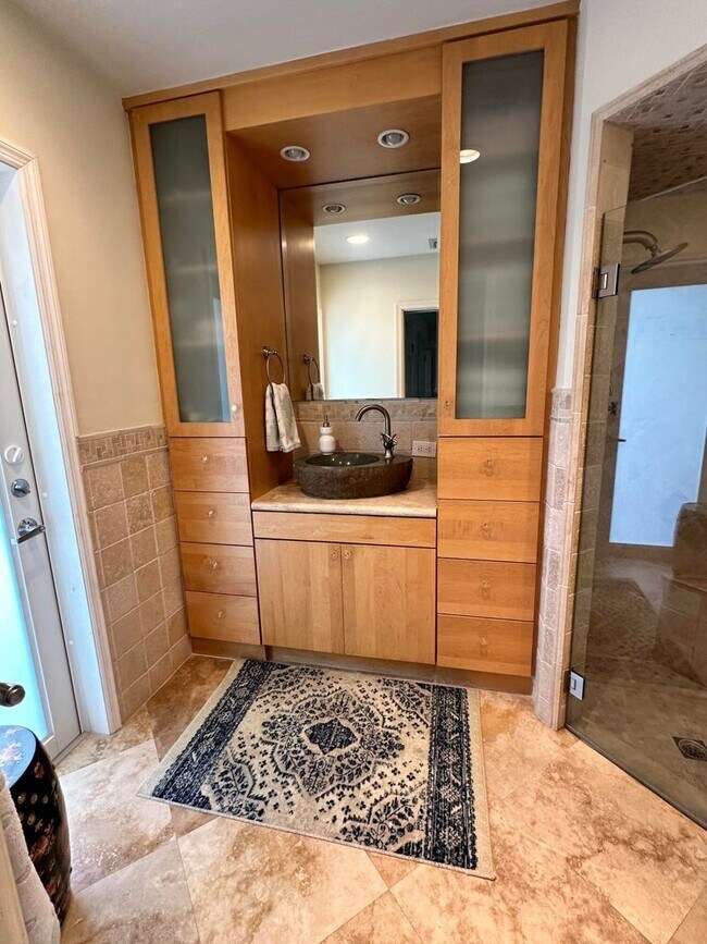 Building Photo - 1080 Walnut Terrace