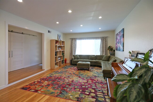 Building Photo - OPEN HOUSE: Sunday (2/16) 12-12:30pm. Outs...