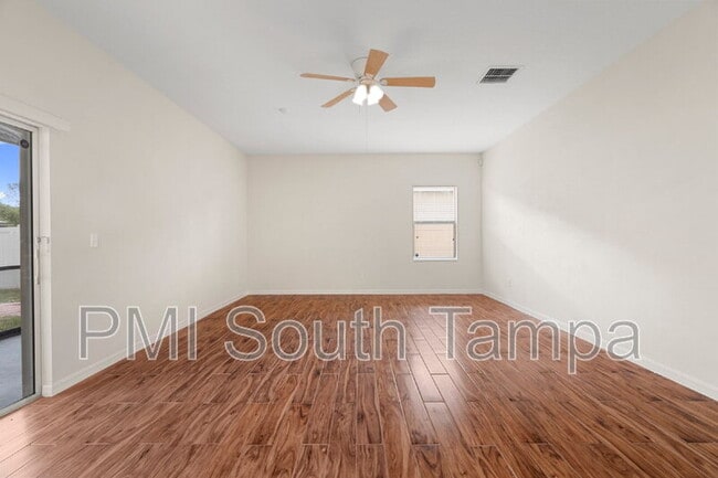 Building Photo - 13740 Newport Shores Dr