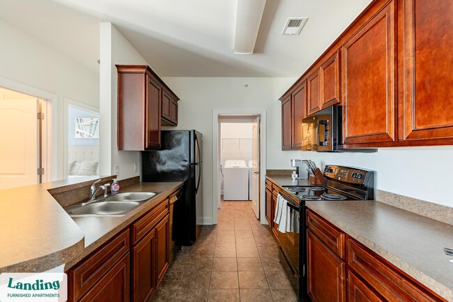 Building Photo - 2118 Silvercrest Dr