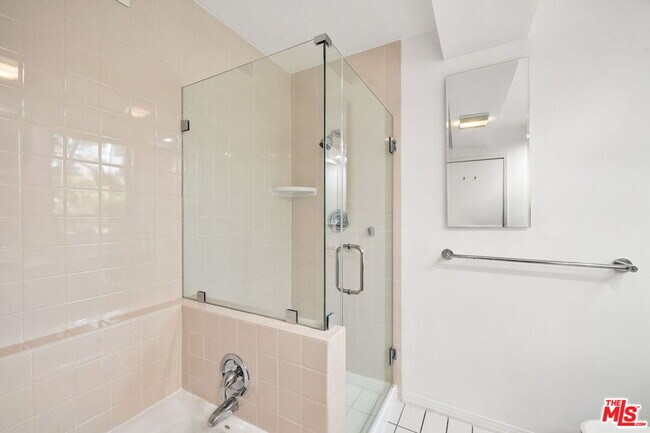 Building Photo - 1011 Pacific St