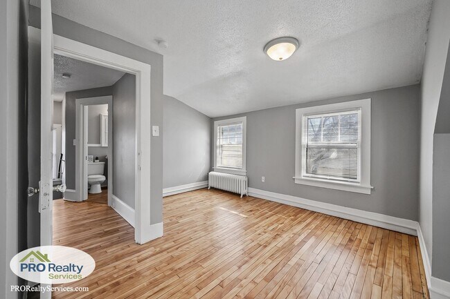 Building Photo - 3 Bedroom Home in South Minneapolis