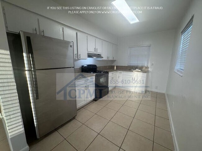 Interior Photo - 108 SW 9th St