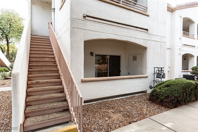 Building Photo - 5650 E Sahara Ave