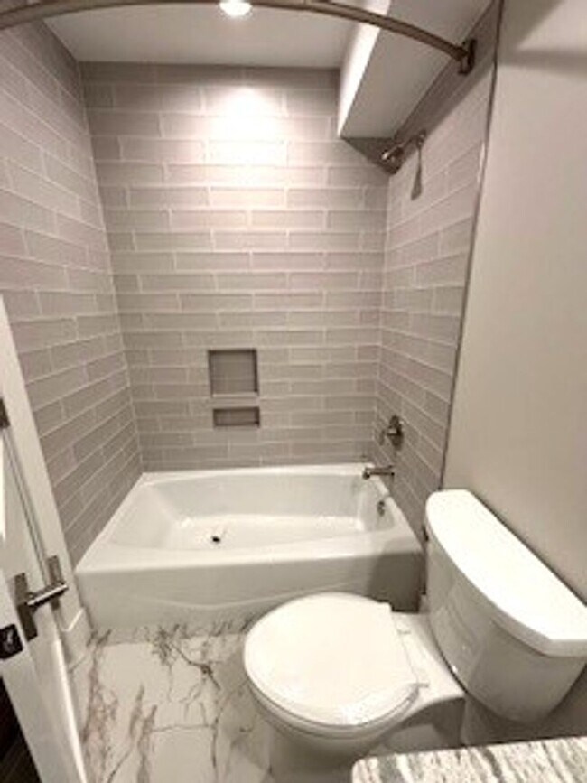 Building Photo - Broad Creek Landing