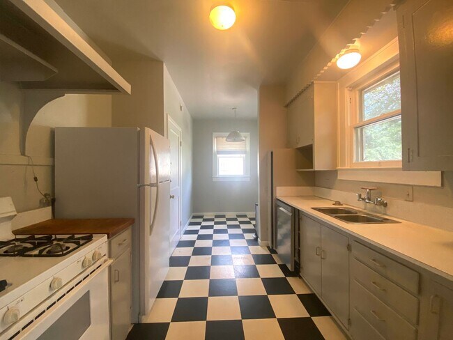 Building Photo - Walling