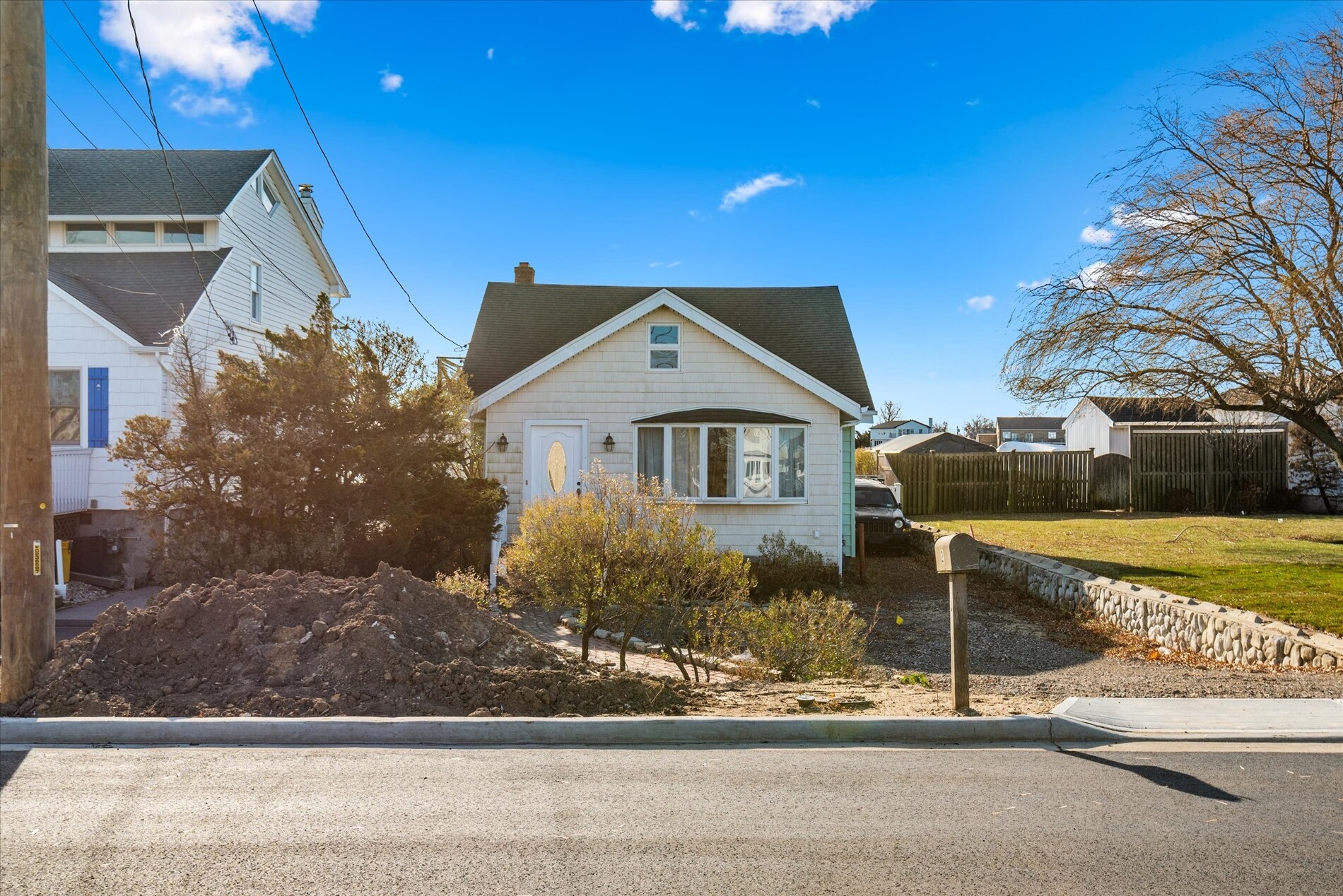 Building Photo - 2 Pirates Cv