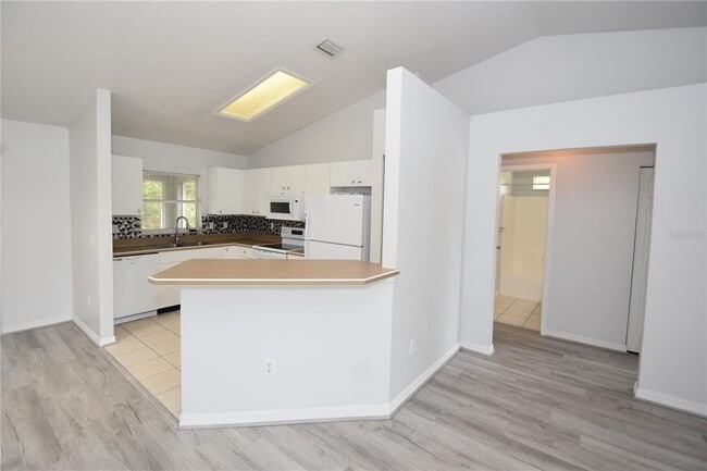 Building Photo - 6 Rosedale Pl