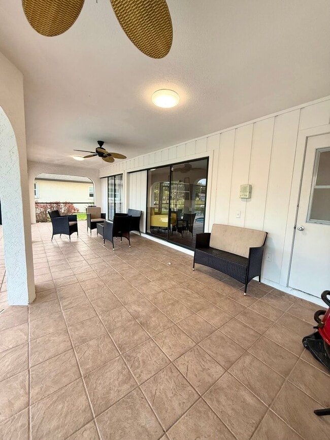 Building Photo - Stunning Furnished Pool him on Accessible Canal