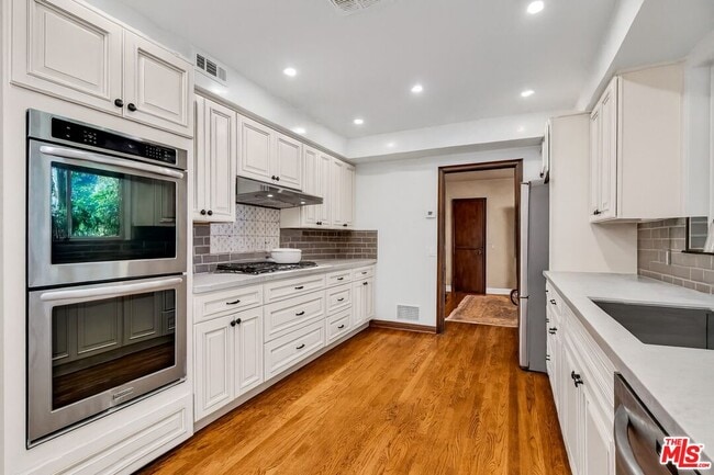 Primary Photo - 701 Sierra Dr