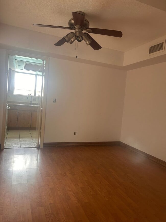 Building Photo - 4-bedroom HOUSE w/Solar, Private Pool, DONT MISS OUT!! $2750 APPLY Today!