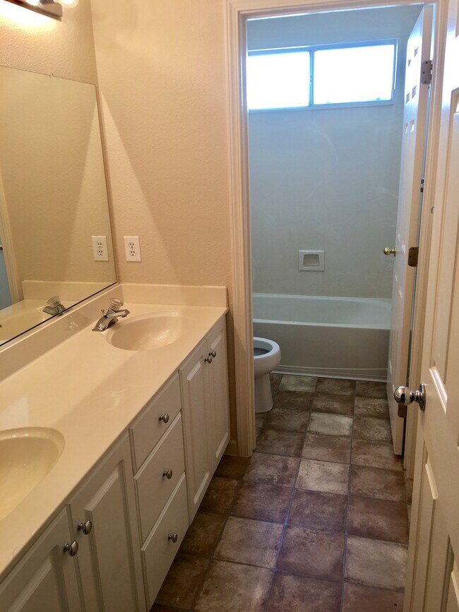 Building Photo - Large, Dog Friendly Rocklin Home with a View!