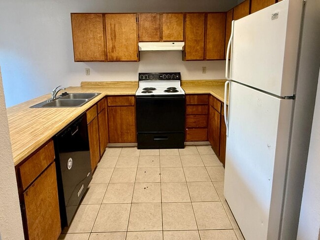 Building Photo - 505 NW D St