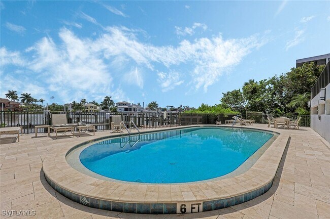 Building Photo - 10562 Gulf Shore Dr