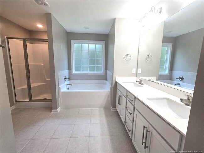 Building Photo - 7018 Summerlin Dr