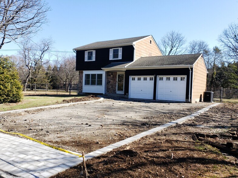 Building Photo - 34 Old East Neck Rd