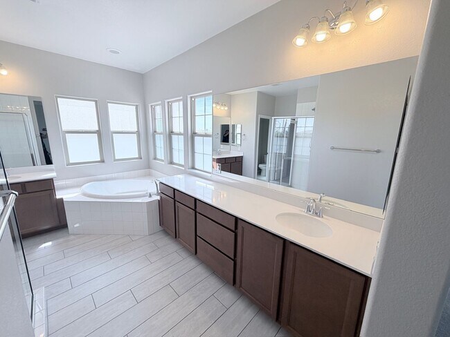 Building Photo - Unique Floorplan in Skye Canyon!