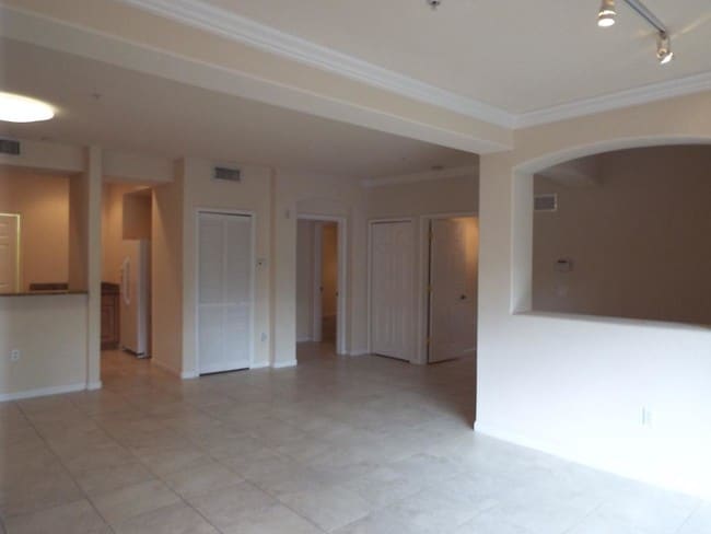 Building Photo - 13100 Bella Casa Cir