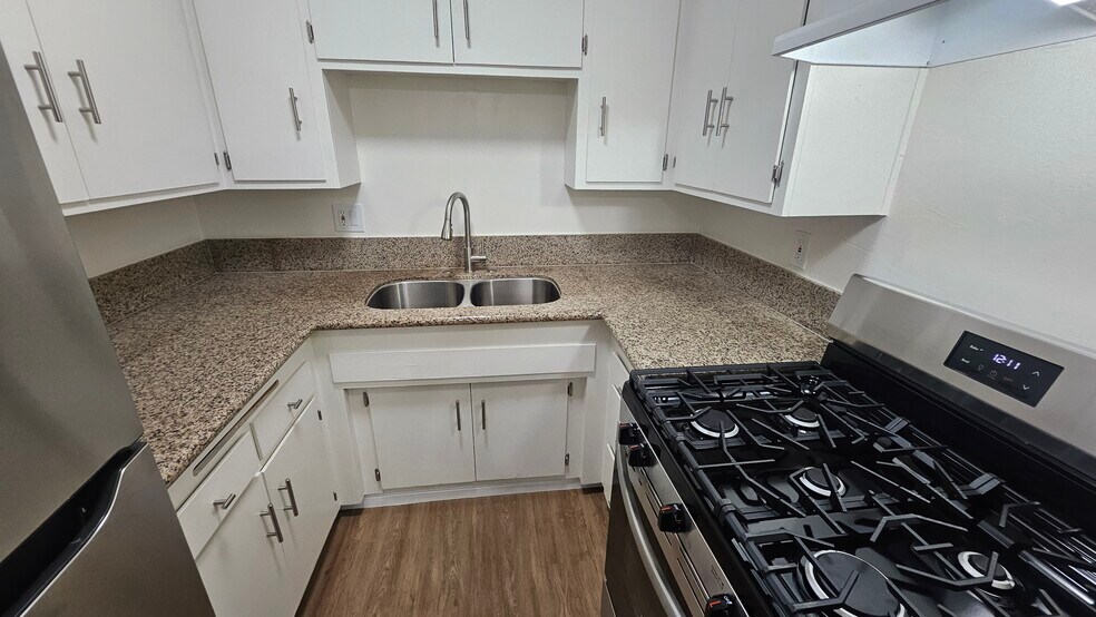 Building Photo - 815 Benton Wy